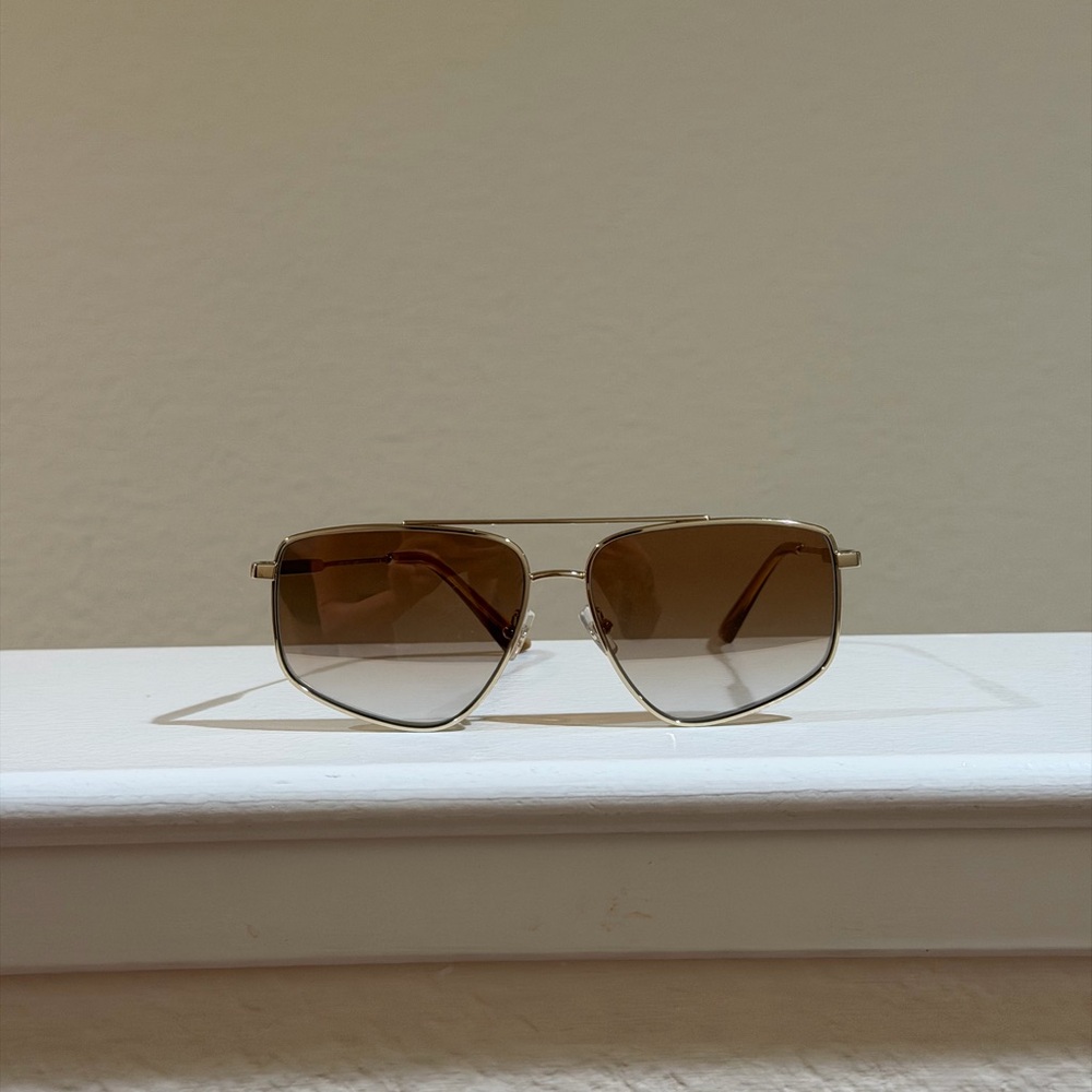 Jimmy Choo JC4011 Frame: Pale Gold
Lenses: Brown Gradient